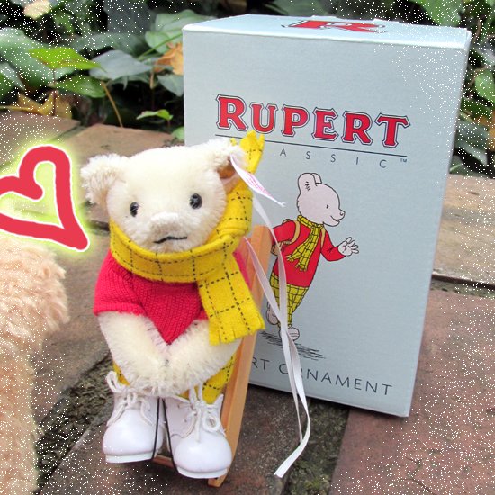 ＊イギリスの大人気キャラクター＊小さなルパートがソリに乗って 「ルパート・ベア・オーナメント / Rupert Bear Ornament 」【  S-1797 】 - テディベア＆古着＆アンティーク専門店のレッドバロウ