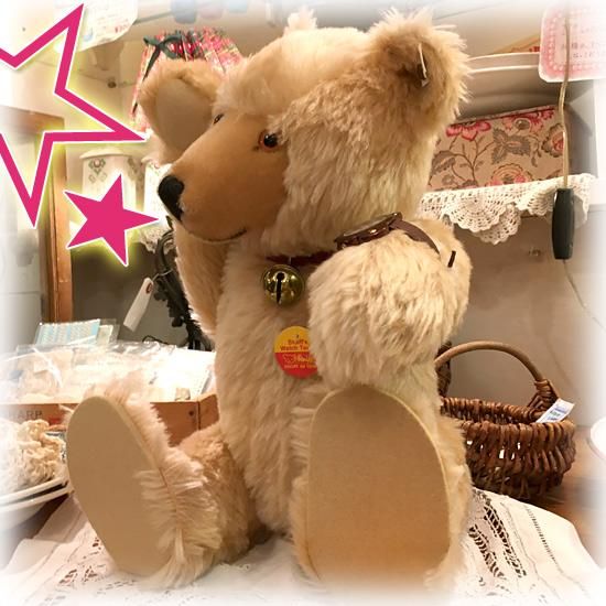 1991年 ＊ シュタイフのクマ顔の腕時計をしている販促用特大