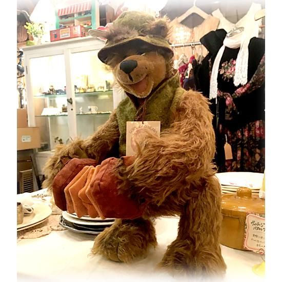 佐藤真理子さんのブランド ＊ ” GOURMOND BEARS ” ＊ 嬉しそうに