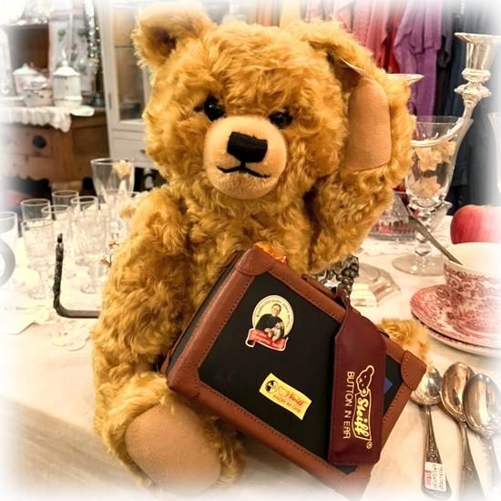 テディベア&古着&アンティーク専門店のレッドバロウ