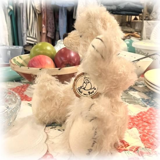 浜口美保さんのブランド * ” One's Way Bear ” *「 アピ ー API ー 」* 25cm * 大変美しいフォルムのテディベアらしい テディベア作品です☆【 A-2355 】 - テディベア&欧米の古着&アンティーク専門店のレッドバロウ 浜口美保さんのブランド * ” One's Way Bear ” *「 アピ ー API ー 」* 25cm * 大変美しいフォルムのテディベアらしい テディベア作品です☆【 A-2355 】 - テディベア&欧米の古着&アンティーク専門店のレッドバロウ