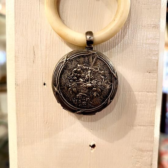 フランスアンティーク シルバー すずらんのラトル ガラガラ ① フランスアンティーク シルバー すずらんのラトル ガラガラ ①