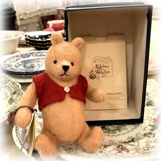 R. ジョン・ライト氏 * R. John Wright * ”R. JOHN WRIGHT DOLLS, INC” *「 Pocket Pooh * ポケット・プー」【 A-2453 】 - テディベア&欧米の古着&アンティーク専門店のレッドバロウ R. ジョン・ライト氏 * R. John Wright * ”R. JOHN WRIGHT DOLLS, INC” *「 Pocket Pooh * ポケット・プー」【 A-2453 】 - テディベア&欧米の古着&アンティーク専門店のレッドバロウ