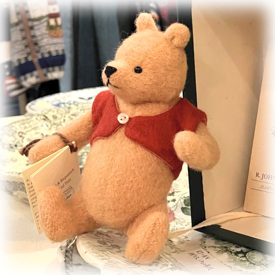 R. ジョン・ライト氏 ＊ R. John Wright ＊ ”R. JOHN WRIGHT DOLLS, INC” ＊「 Pocket Pooh ＊  ポケット・プー」【 A-2453 】 - テディベア＆欧米の古着＆アンティーク専門店のレッドバロウ