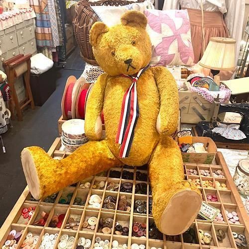テディベア＆欧米の古着＆アンティーク専門店のレッドバロウ