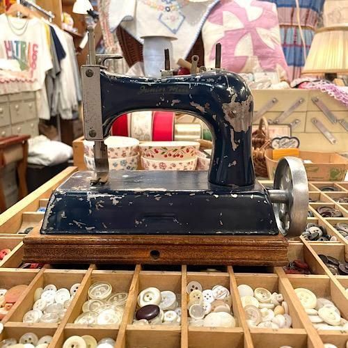 値下げしました！アンティークミシン ワインレッド　 トイミシン 値下げしました！アンティークミシン ワインレッド トイミシン
