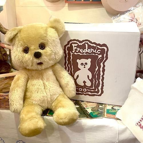 Frederick くまのboo　貝戸由希さん　作家　テディベア 貝戸由希さん ＊ ”Frederic ＊ フレデリック “ ＊ 眠そうな顔が