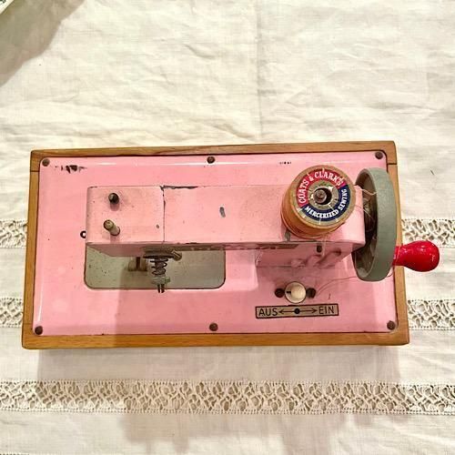 ドイツ1940〜50年代 ＊ Regina社 ＊ ピンク × アイアンのトイミシン