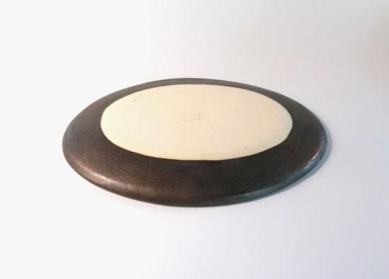 丸みを帯びたしのぎオーバル皿・にびいろ-a｜うつわうたたね
