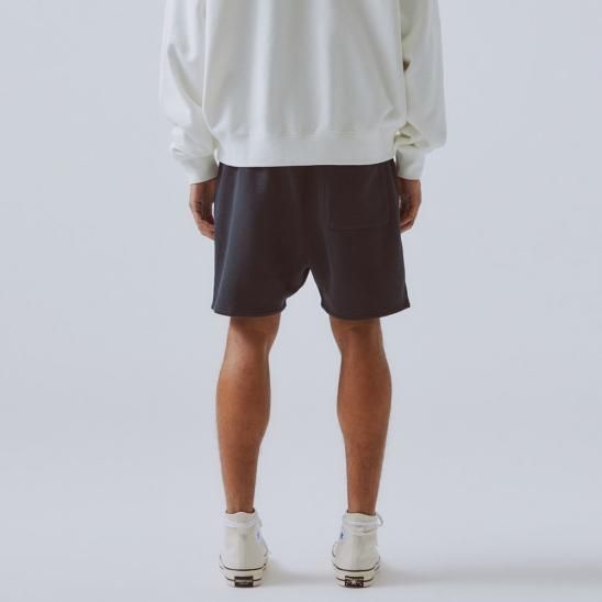 FOG ESSENTIALS | RUBBER TAG PRINT SWEAT SHORTS / BLACK