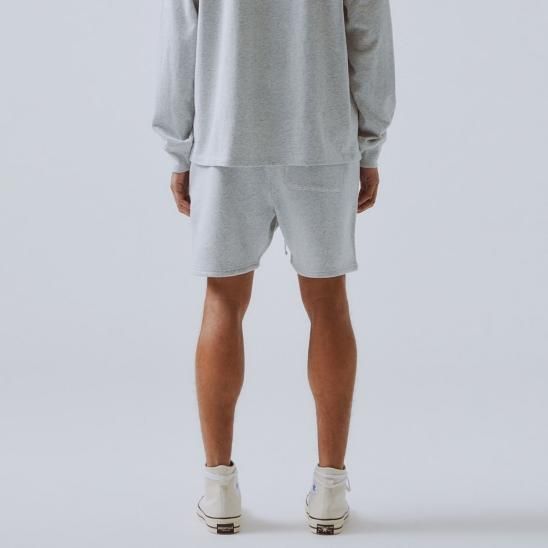 FOG ESSENTIALS | RUBBER TAG PRINT SWEAT SHORTS / HEATHER GREY