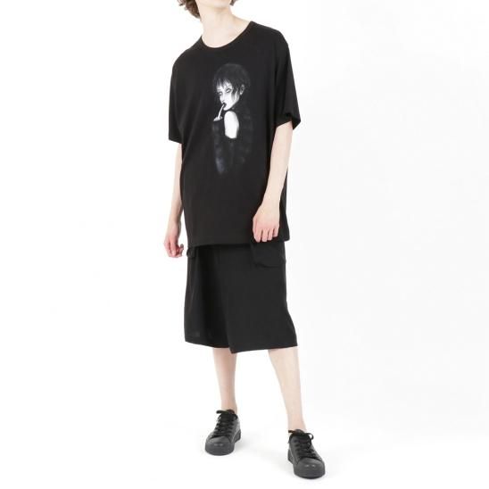 YOHJI YAMAMOTO | MAHABARA PLAIN STITCH WOMAN PRINT SHORT SLEEVES / BLACK