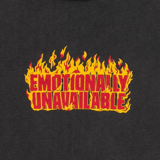 EMOTIONALLY UNAVAILABLE | HEARTS ON FIRE TEE / CHARCOAL