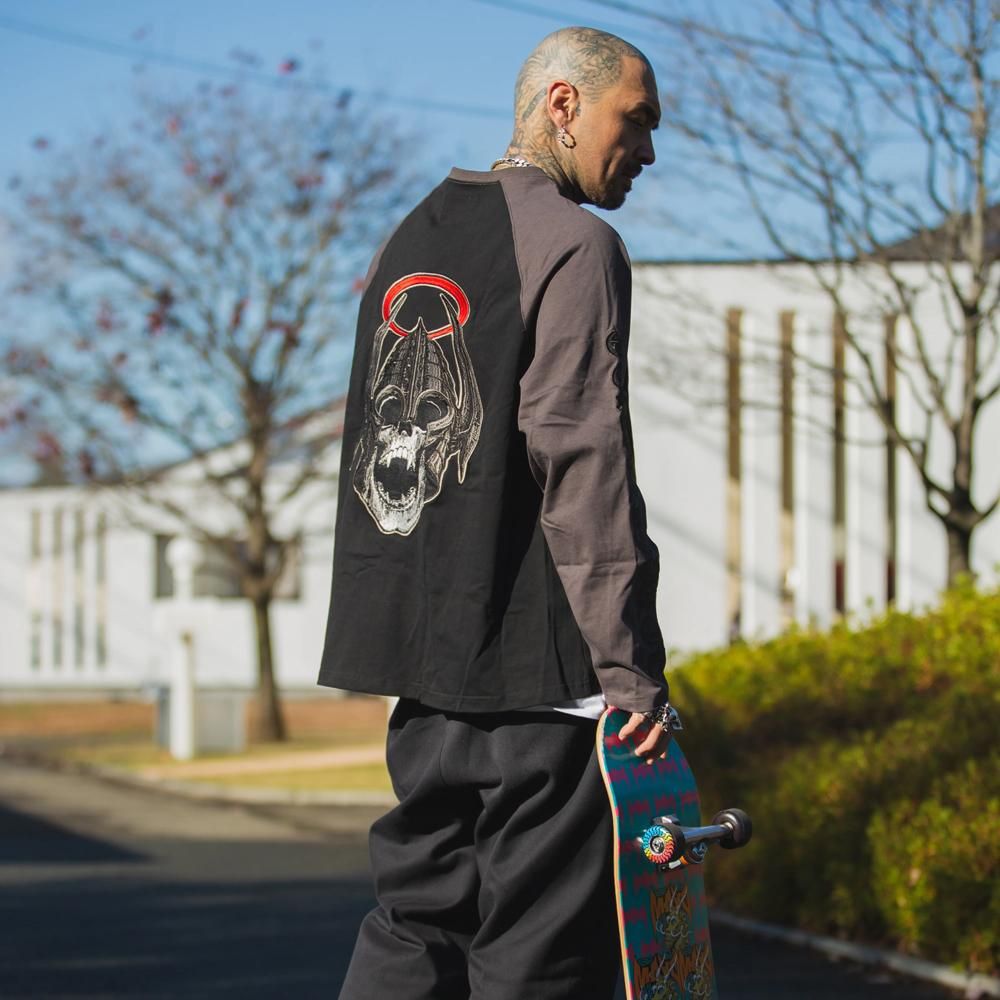 MAYO | FORGET ME NOT SKULL EMBROIDERY RAGLAN LONG SLEEVE TEE / BLACK X GRAY