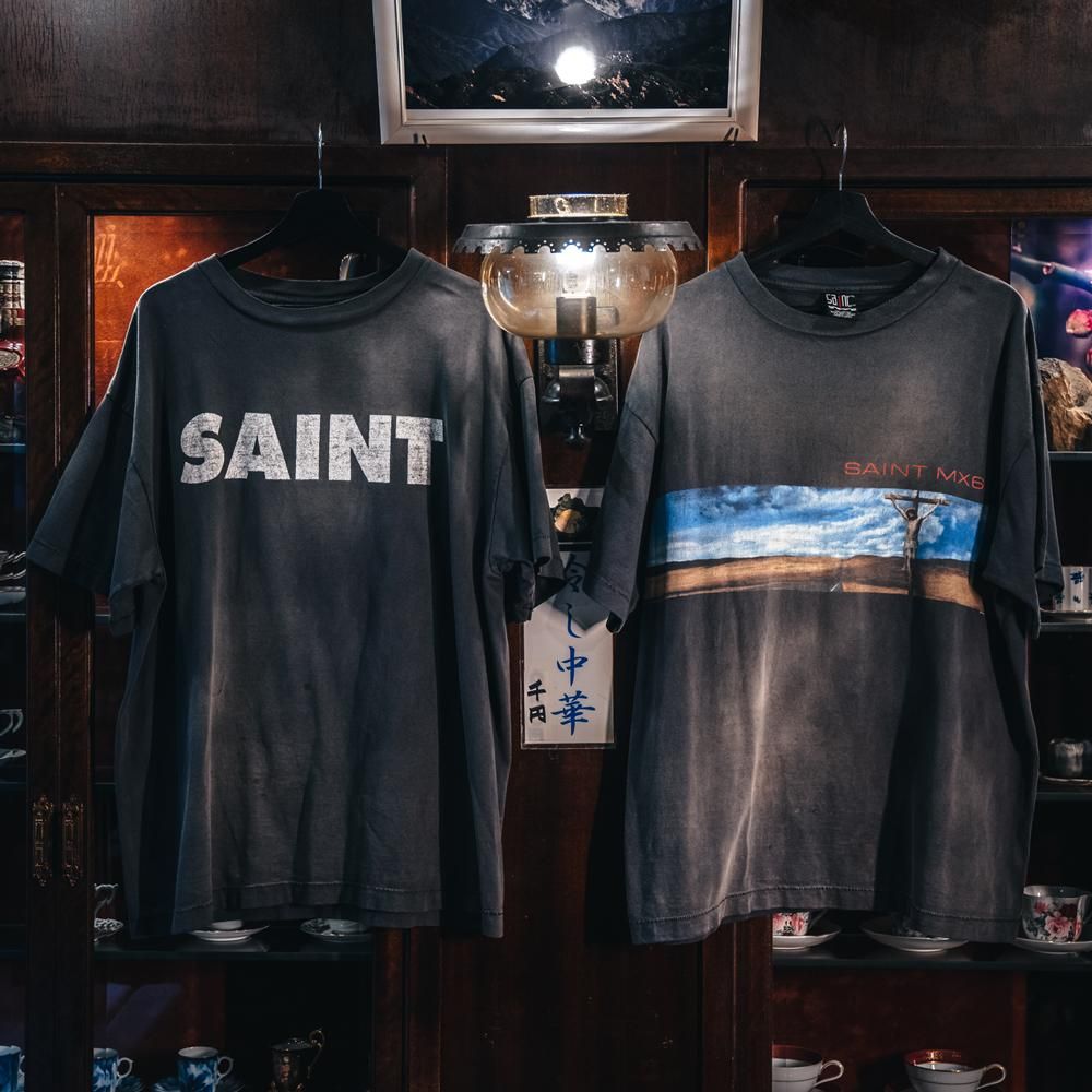 SAINT MXXXXXX(セントマイケル) 商品ページ - SS TEE SNT / BLACK SAINT MXXXXXX(セントマイケル) 商品ページ - SS TEE SNT / BLACK