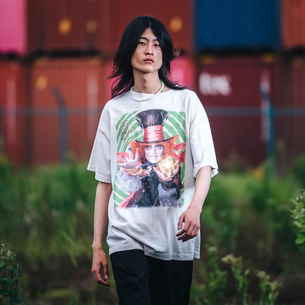 SAINT MXXXXXX | DSNY SS TEE MAD HATTER / WHITE