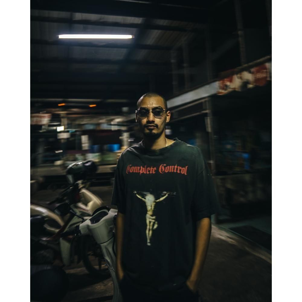SAINT MXXXXXX | KK_SS TEE COMPLETE CONTRL / BLACK