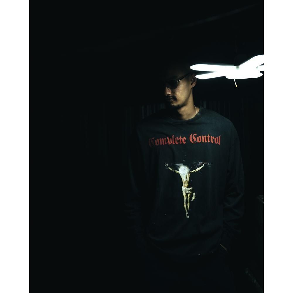 SAINT MXXXXXX | KK_LS TEE COMPLETE CONTRL / BLACK