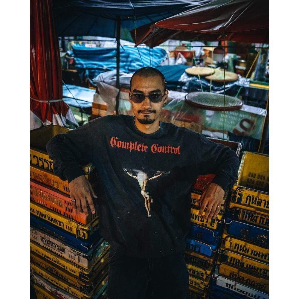 SAINT MXXXXXX | KK_LS TEE COMPLETE CONTRL / BLACK