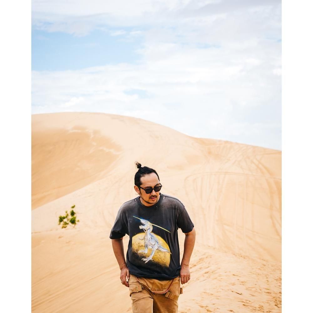 SAINT MXXXXXX | SRYM_SS TEE T-REX / BLACK