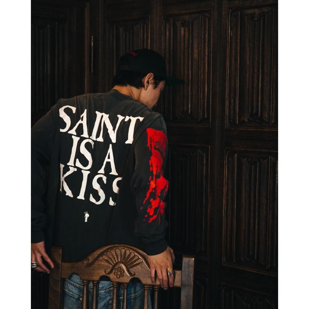 SAINT MXXXXXX | LS TEE SAINT IS A KISS / BLACK