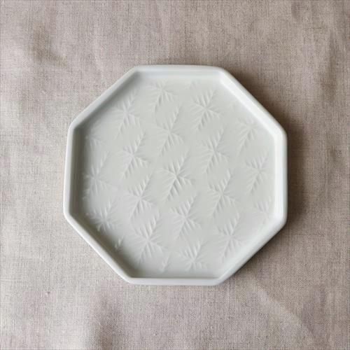 【珍品?】白地花図皿（キズあり） 白菊シリーズ 美濃焼の美しいうつわ 小鉢、小皿、中皿、大皿の