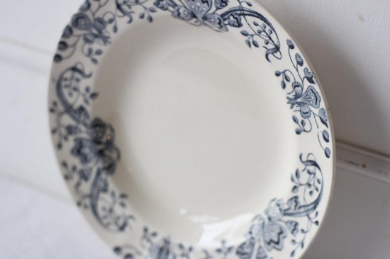 青い花模様のスープ皿
