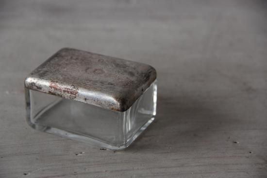 金属の蓋付きガラス小物入れ - L'atelier Brocante / ラトリエ