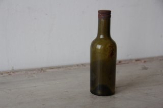 古びた苔色のミニボトルG