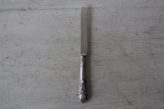 装飾柄のナイフA