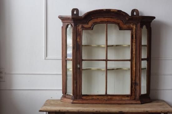 木製の薬棚　アンティーク　24個 ガラス入 木製ショーケース／薬棚 - L'atelier Brocante