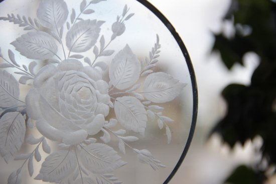 薔薇柄 サンドブラスト装飾のガラスプレート