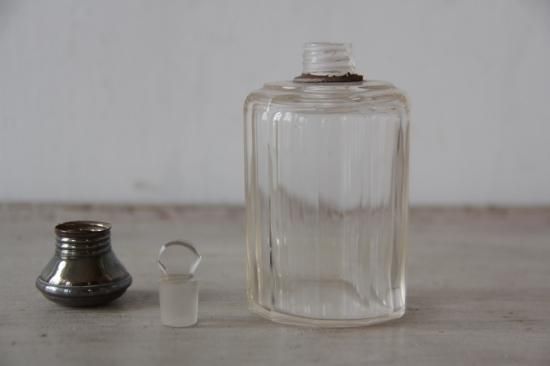 【訳あり】 パフュームボトル 白 陶器 フランス アンティーク 訳あり】 パフュームボトル 白 陶器 フランス アンティーク
