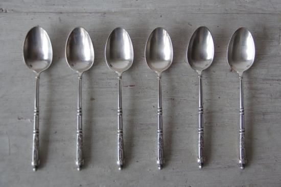 レリーフ柄のシルバーティースプーン 在庫3 L Atelier Brocante ラトリエブロカント フランスアンティーク 家具 建具 雑貨 小物 服飾 古物 古布 皿 陶器 民芸 レリーフ柄のシルバーティースプーン 在庫3 L Atelier Brocante ラトリエブロカント フランスアンティーク 家具 建具 雑貨 小物 服飾 古物 古布 皿 陶器 民芸