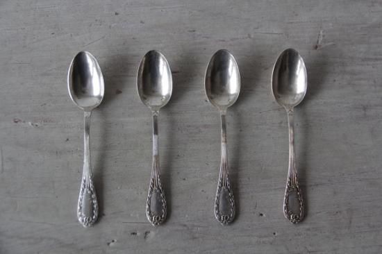 レリーフ柄のシルバープレート ミニスプーン 在庫2 L Atelier Brocante ラトリエブロカント フランスアンティーク 家具 建具 雑貨 小物 服飾 古物 古布 皿 陶器 民芸 レリーフ柄のシルバープレート ミニスプーン 在庫2 L Atelier Brocante ラトリエブロカント フランスアンティーク 家具 建具 雑貨 小物 服飾 古物 古布 皿 陶器 民芸