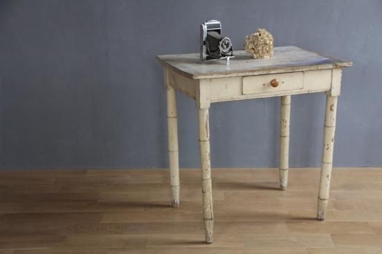 白ペイントの小ぶりなアトリエデスク - L'atelier Brocante 白ペイントの小ぶりなアトリエデスク - L'atelier Brocante