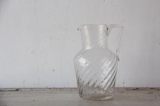 フランスアンティーク ガラスのジャグ ピッチャー大 L Atelier Brocante ラトリエブロカント フランスアンティーク 家具 建具 雑貨 小物 服飾 古物 古布 皿 陶器 民芸 フランスアンティーク ガラスのジャグ ピッチャー大 L Atelier Brocante ラトリエブロカント フランスアンティーク 家具 建具 雑貨 小物 服飾 古物 古布 皿 陶器 民芸