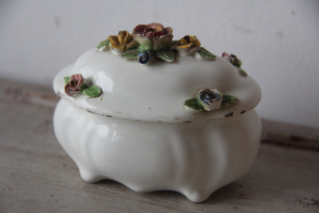 フランスアンティーク 陶器製バラ装飾の小物入れ - L'atelier Brocante