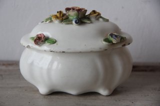 フランスアンティーク  陶器製バラ装飾の小物入れ