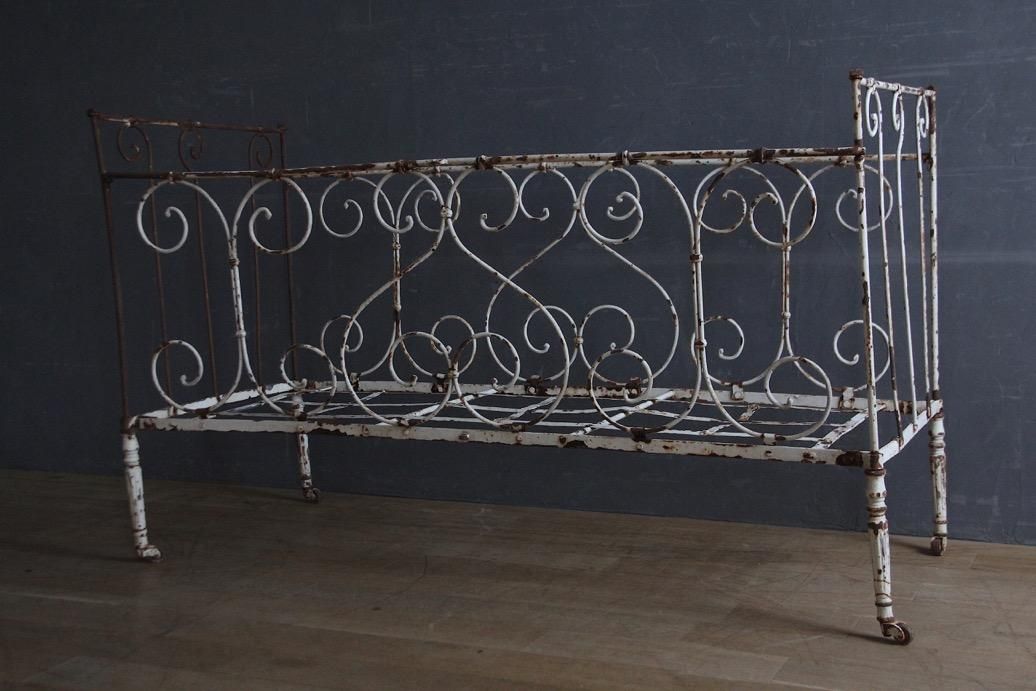 フランスアンティーク 白ペイントのアイアンベッドフレーム/子供