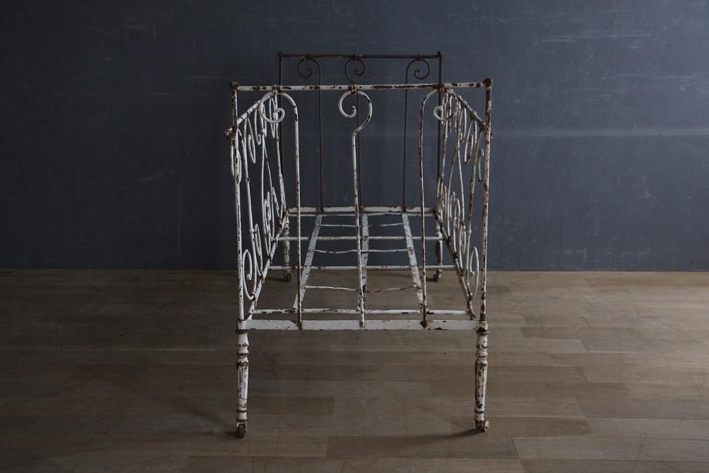 フランスアンティーク 白ペイントのアイアンベッドフレーム/子供用 - L