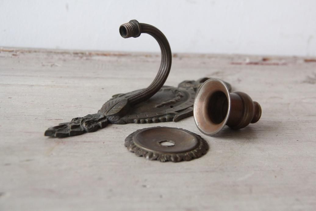 フランスアンティーク　キャンドルホルダー　真鍮製　ブロカント 真鍮の壁掛けキャンドルホルダー - L'atelier Brocante