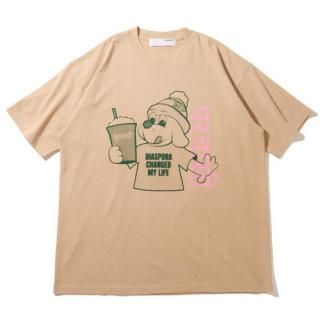 <img class='new_mark_img1' src='https://img.shop-pro.jp/img/new/icons1.gif' style='border:none;display:inline;margin:0px;padding:0px;width:auto;' />DIASPORA SKATEBOARDS  PUPPY TEE - SAND

