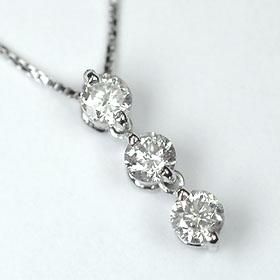 ご注意くださいK18WG スリーストーン ダイヤモンド ネックレス 0.30CT