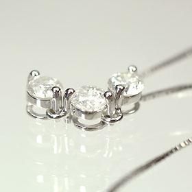 K18WG・ダイヤモンド0.5ct スリーストーンペンダント K18WG・ダイヤモンド0.5ct スリーストーンペンダント