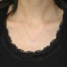 ダイヤモンドリボンモチーフネックレスK18WG【鑑別書あり】