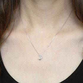K18WG・ダイヤモンド0.02ct ムーンペンダント(ネックレス) - DIAN POOL ダイアンプール - ジュエリー通販 -