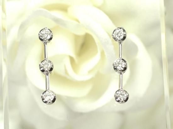 K18WG・ダイヤモンド0.3ct スリーストーンピアス - DIAN POOL