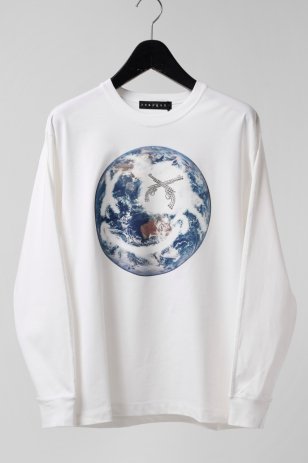 <img class='new_mark_img1' src='https://img.shop-pro.jp/img/new/icons20.gif' style='border:none;display:inline;margin:0px;padding:0px;width:auto;' />roarguns SMILE EARTH CROSSGUN CRYSTAL LONG SLEEVE TEE (WHITE)