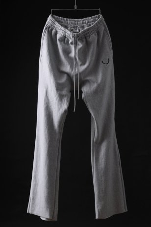 <img class='new_mark_img1' src='https://img.shop-pro.jp/img/new/icons1.gif' style='border:none;display:inline;margin:0px;padding:0px;width:auto;' />READYMADE FLARE SWEAT PANTS (GRAY)